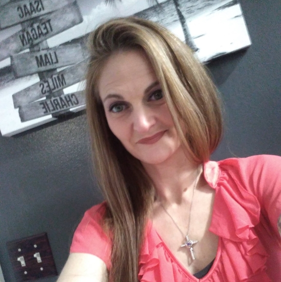 Meet your Posher, Ashley - Picture 1 of 8